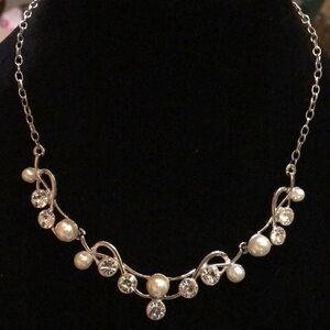 Elegant Silver-tone Faux Pearl faceted crystals party formal black tie necklace